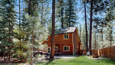 Charming McCall Cabin | Hot Tub & Fenced Yard