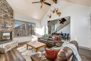 TV, fireplace, DVD player, offices