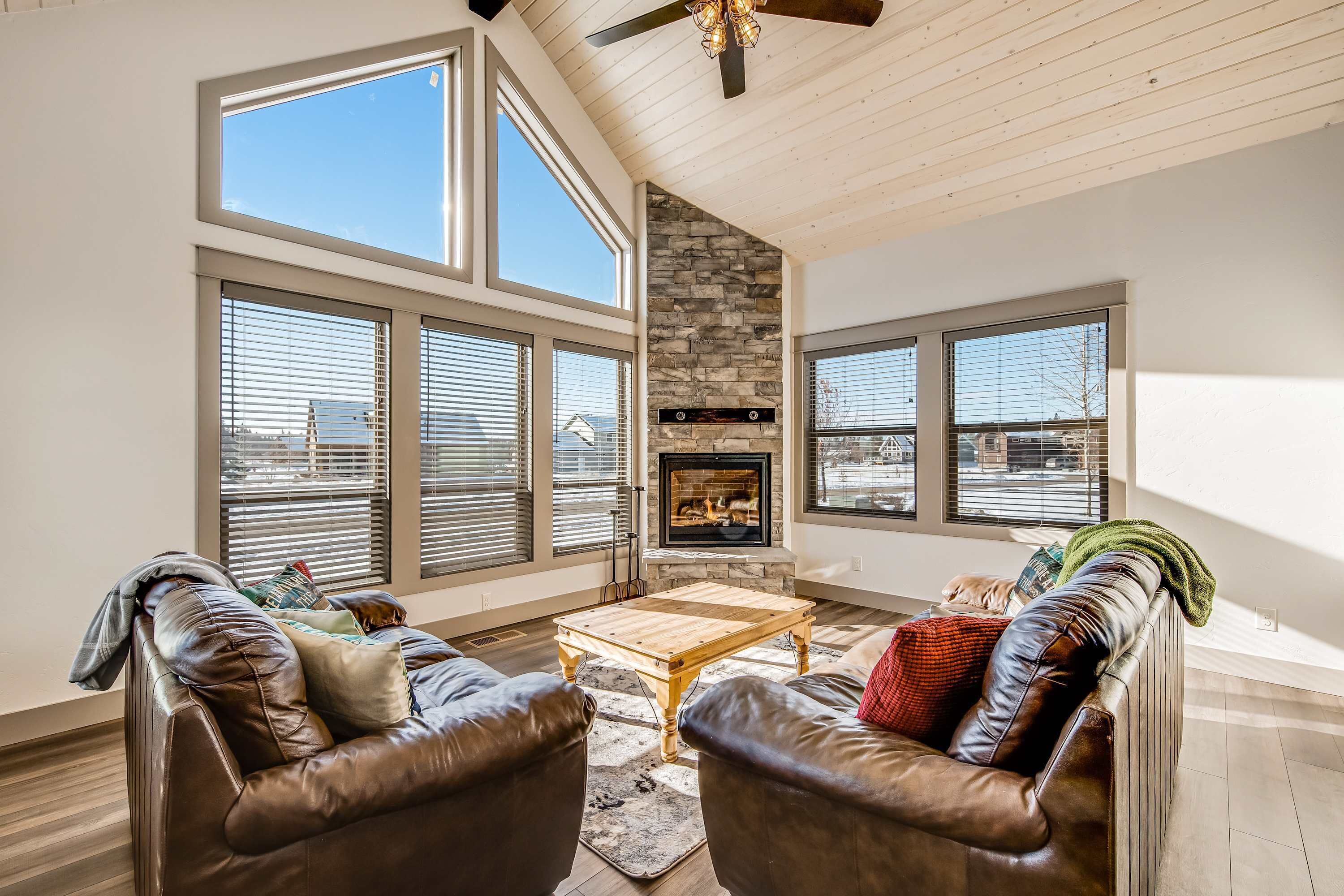 TV, fireplace, DVD player, offices