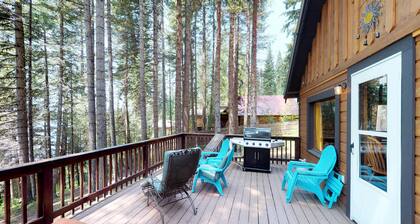 Rustic Lake House - Private Dock & Deck