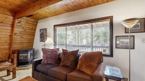 TV, DVD player, offices - Cozy A-Frame Cabin in Downtown McCall (McCall)