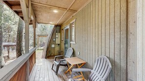 Terrace/patio - Cozy A-Frame Cabin in Downtown McCall (McCall)