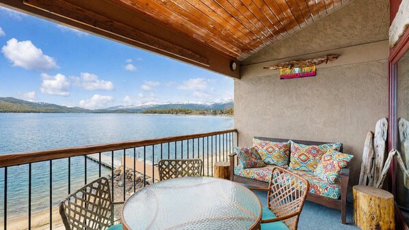 Outdoor dining - McCall Condo, Lakefront, Beach Access, Pool (McCall)
