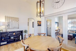 Dining - Spacious Meridian Retreat Near Parks & Golf (Meridian)