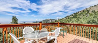 Ski-In/Out Retreat - Trailhead & Mountain Views