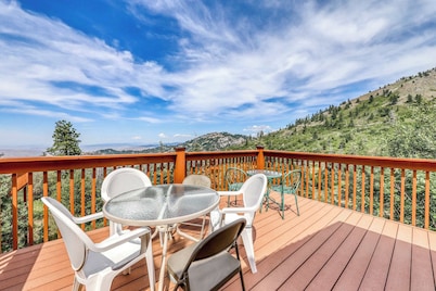 Ski-In Out Retreat - Trailhead & Mountain Views