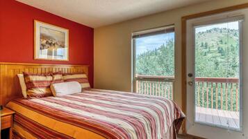 Lit parapluie, accès Internet, draps fournis