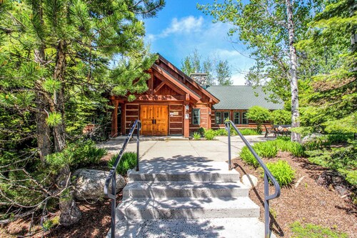 Mountain Family Retreat Near Lake & Golf Course