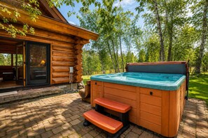 Terrace/patio - Luxury McCall Log Cabin Hot Tub & Gourmet Kitchen (McCall)