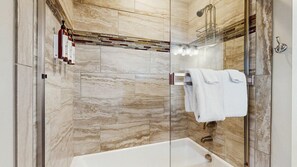 Shower, hair dryer, towels, shampoo - Modern McCall Family Retreat, Loft, AC, Deck (McCall)