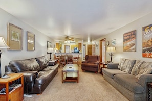 TV, fireplace, DVD player, stereo - Golf Course Condo | Pools, Hot Tub & Fitness (McCall)