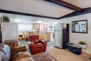 Fernseher, Kamin, DVD-Player, Arbeitsbereiche