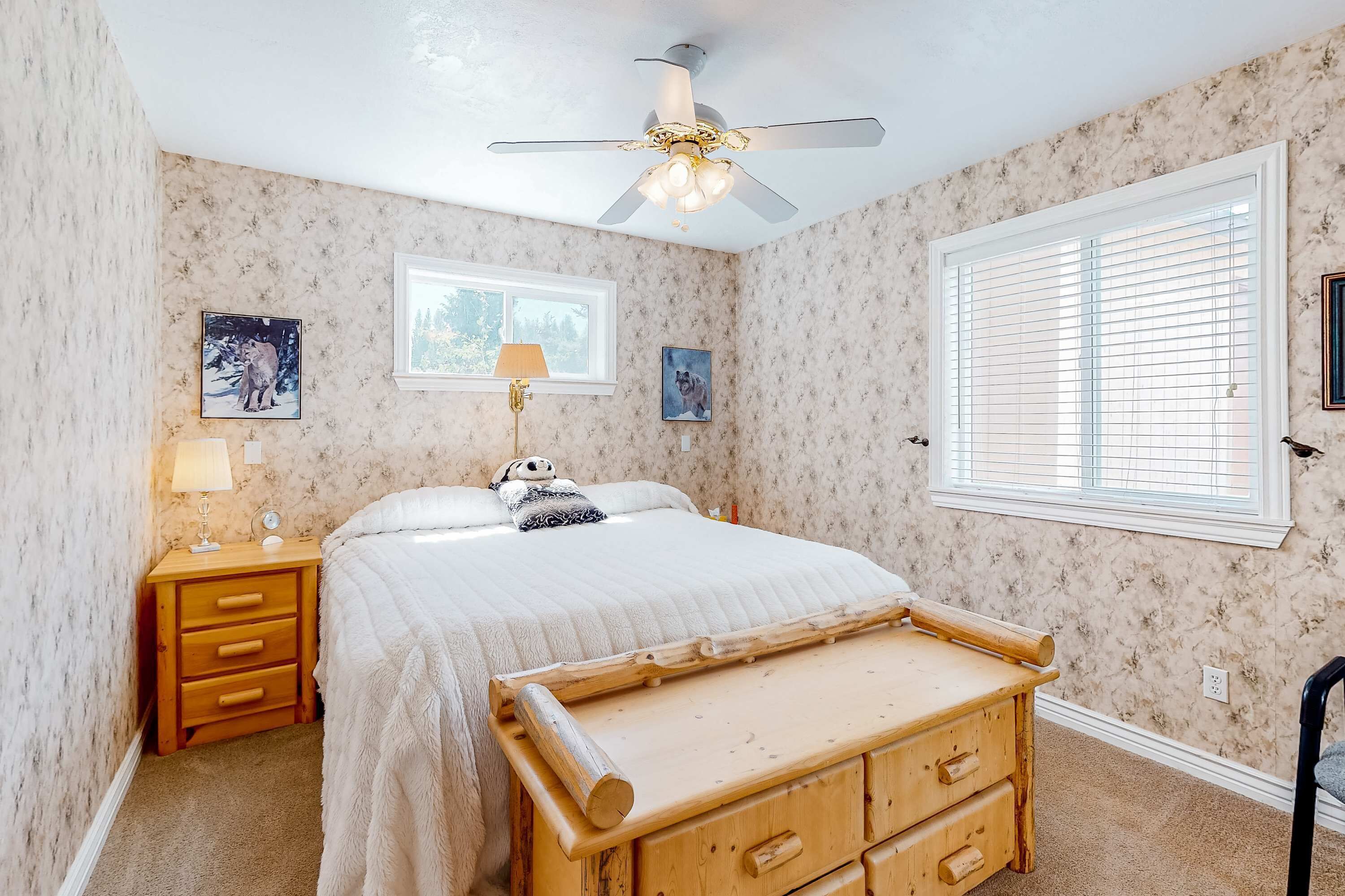 4 habitaciones, tabla de planchar con plancha, wifi y ropa de cama 