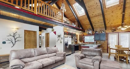 Custom Cabin - Hot Tub Near McCall & Brundage