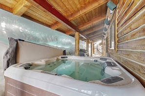 Indoor spa tub