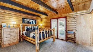 3 bedrooms, WiFi, bed sheets - McCall Cabin, Hot Tub, Trailer Parking (McCall)