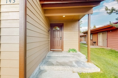 Bright McCall Townhome | Pool + Walk to Lake + Gym