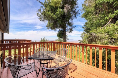 Slope-Side Getaway: Deck, Pool Table & Views