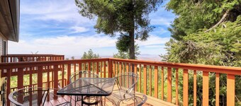 Slope-Side Getaway: Deck, Pool Table & Views