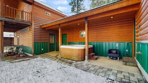 Terrace/patio - Rustic-Modern Cabin with Hot Tub Access (McCall)
