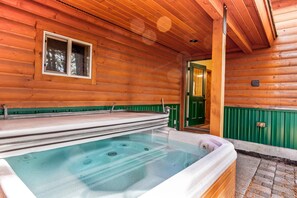Spa - Rustic-Modern Cabin with Hot Tub Access (McCall)
