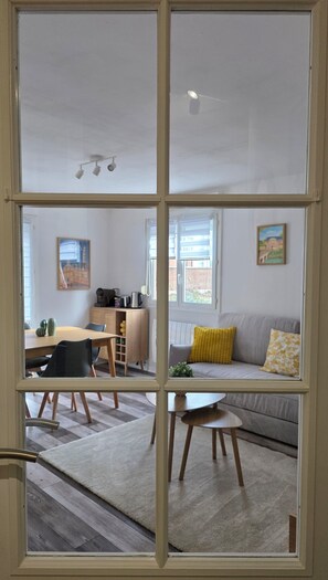 Living area - Arras city stay - parking - balcony (Arras)