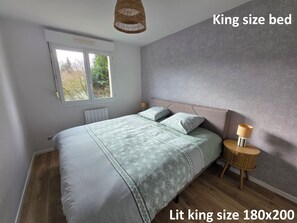 1 chambre, fer et planche à repasser, accès Internet, draps fournis