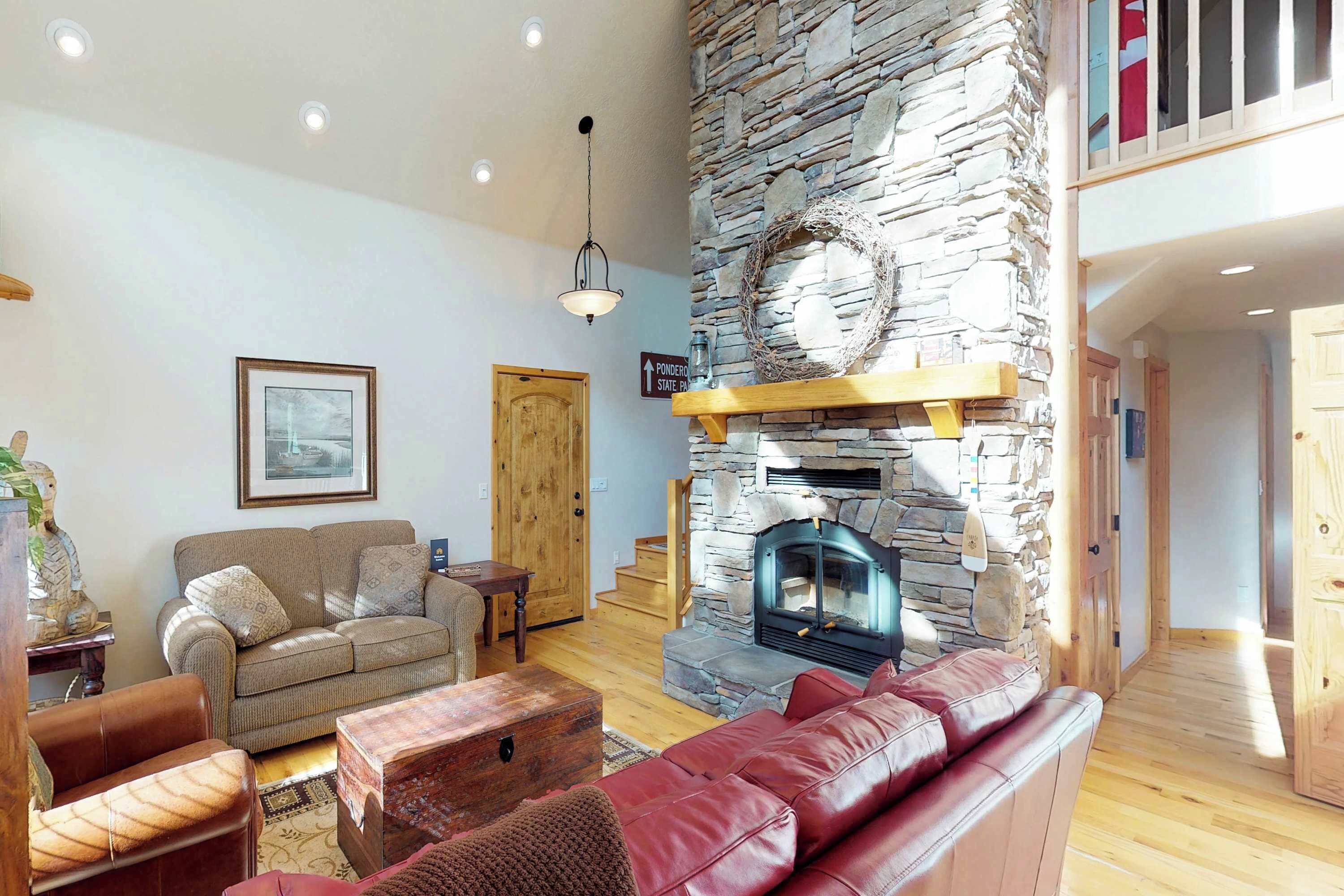 Télévision, cheminée, lecteur de DVD, espaces bureaux