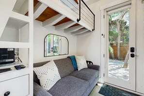 Televisión y oficina 