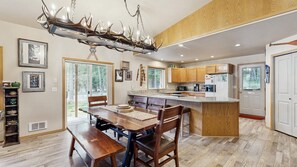 Fridge, microwave, oven, stovetop - McCall Family Retreat Near Payette Lake | Hot Tub (McCall)