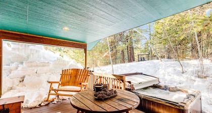 McCall Family Retreat Near Payette Lake | Hot Tub