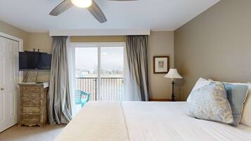 2 bedrooms, desk, iron/ironing board, WiFi