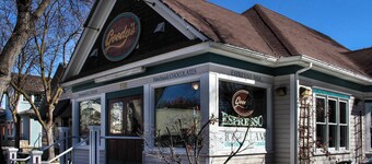 Private Townhome - Mountain Views & 2 Baths