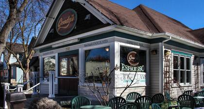 Private Townhome - Mountain Views & 2 Baths