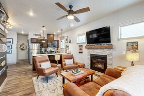 Fernseher, Kamin, Arbeitsbereiche