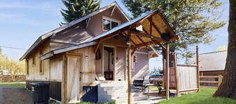 Cozy Lofted Cottage 1 Miles to Downtown