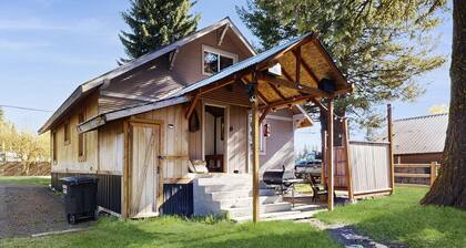 Cozy Lofted Cottage 1 Miles to Downtown
