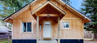 Cozy McCall Cottage | Fire Pit & Near Downtown