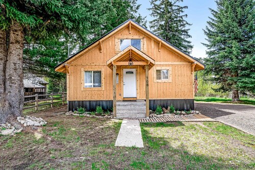 Cozy McCall Cottage | Fire Pit & Near Downtown