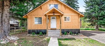 Cozy McCall Cottage | Fire Pit & Near Downtown
