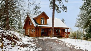 Exterior - Lake View Cascade Cabin, Fire Pit, AC, Pool Table (Cascade)