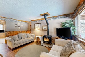 TV, fireplace, DVD player, offices - Family Cabin Retreat | Sleeps 10, River Access (Donnelly)