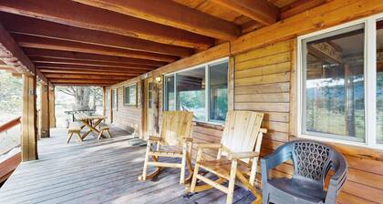 Family Cabin Retreat | Sleeps 10, River Access
