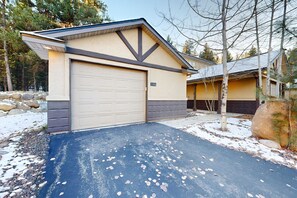 Exterior - McCall Retreat with Walks to Beach & Downtown (McCall)