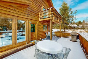 Outdoor dining - Tree-Lined Retreat Near McCall & Payette Lake (McCall)