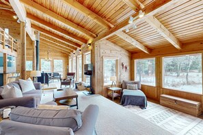 TV, offices - Tree-Lined Retreat Near McCall & Payette Lake (McCall)