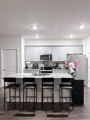 Private kitchen - Tranquil 3-bedroom house perfect for a relaxing stay in Grovetown (Hephzibah)