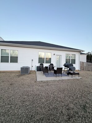Terrace/patio - Tranquil 3-bedroom house perfect for a relaxing stay in Grovetown (Hephzibah)