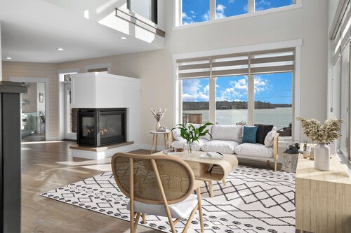 Eagle’s Executive Suite in Quaint Cardigan with Cozy Charm