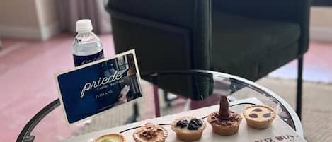 Caja de seguridad en la habitación y cortinas blackout